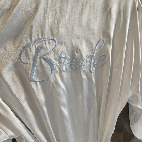 NWT Bride Robe Linea Donatella White Embroidered Silky Satin Bridal Wedding NEW - Picture 11 of 11